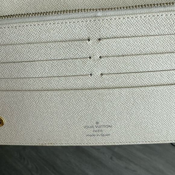 Louis Vuitton Damier Azur Wallet - Picture 8 of 10